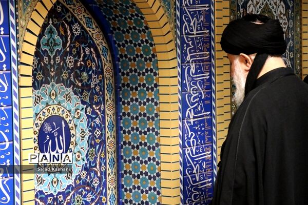 آیین نواختن زنگ اقامه نماز در دبیرستان هاشمی نژاد 4 مشهد