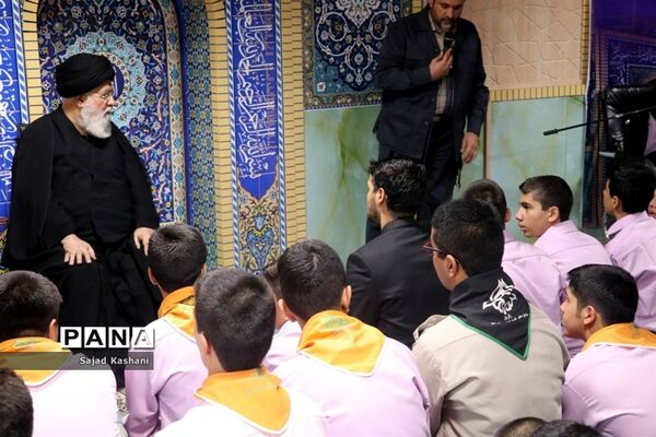 آیین نواختن زنگ اقامه نماز در دبیرستان هاشمی نژاد 4 مشهد