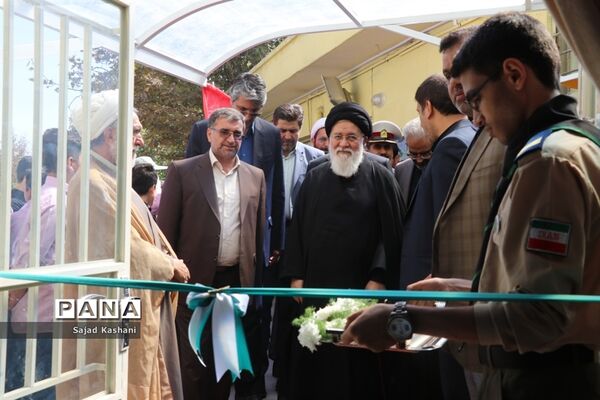 آیین نواختن زنگ اقامه نماز در دبیرستان هاشمی نژاد 4 مشهد