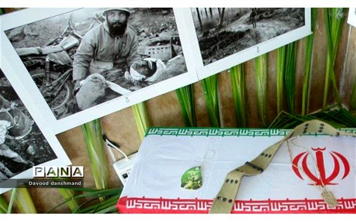 نمایشگاه دفاع مقدس در اداره کل راه و شهرسازی خراسان شمالی برگزار شد