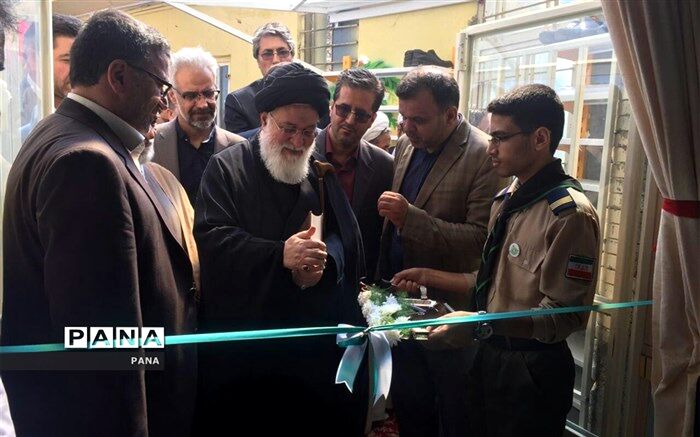 سعادت جوانان در گرو دین مداری است