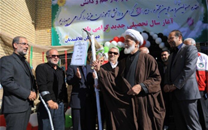 نواخته شدن زنگ آغاز سال تحصیلی جدید در بیش از 2 هزار و 500مدرسه استان همدان