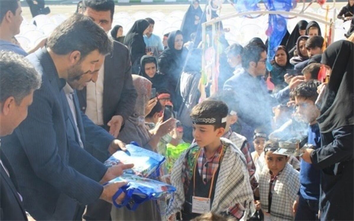 جشن شکوفه ها همزمان با سراسر کشور در ناحیه یک بهارستان برگزار شد