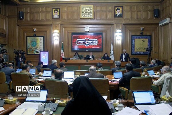 تقدیم برنامه پنج ساله سوم به شورای شهر