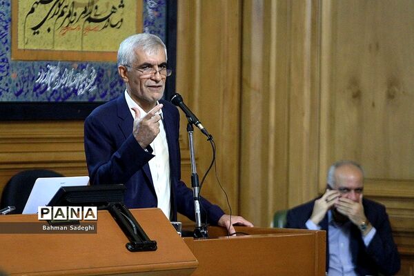 تقدیم برنامه پنج ساله سوم به شورای شهر