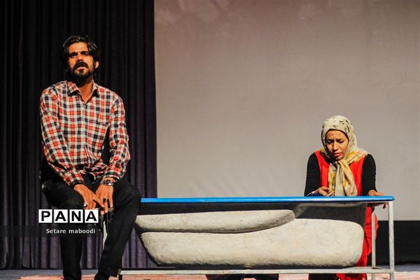 اجرای نمایش «قرار»