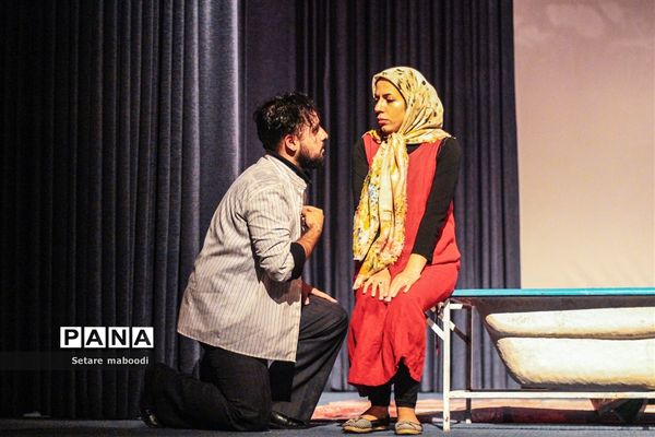 اجرای نمایش «قرار»