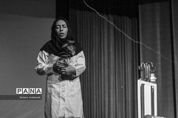 اجرای نمایش «قرار»