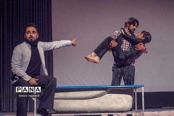 اجرای نمایش «قرار»