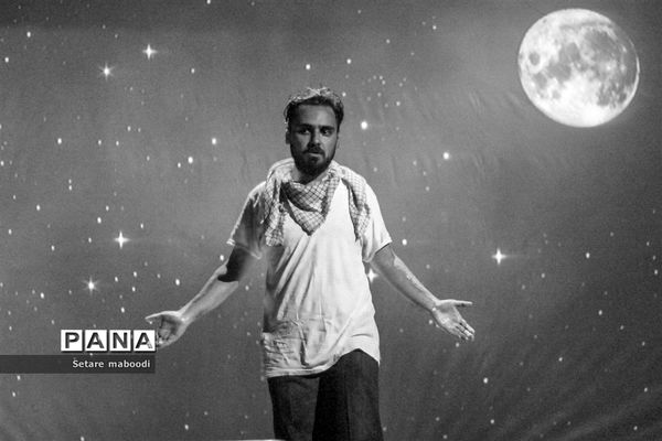 اجرای نمایش «قرار»