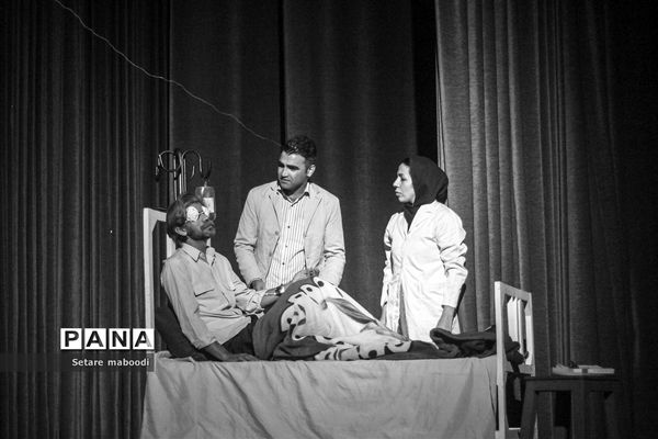 اجرای نمایش «قرار»