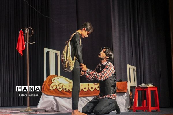 اجرای نمایش «قرار»