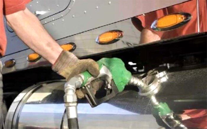 ازدحام مردم در فروشگاه‌ها و جایگاه‌های عرضه سوخت تحت تاثیر فشار روانی است