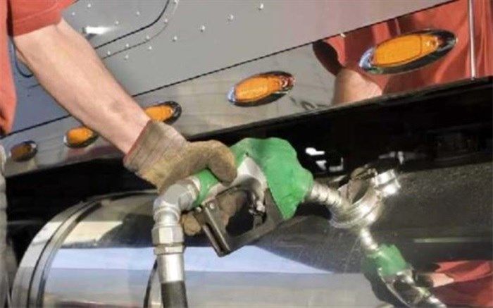 ازدحام مردم در فروشگاه‌ها و جایگاه‌های عرضه سوخت تحت تاثیر فشار روانی است