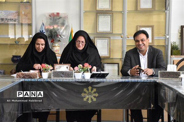 جلسه رابطین پژوهشی دبیرستان‌های استعدادهای درخشان دوره اول و دوم استان یزد با رئیس اداره استعدادهای درخشان