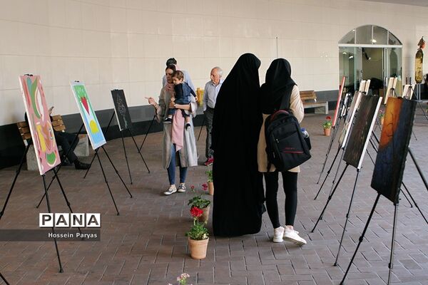 نمایشگاه آثار هنری جانبازان اعصاب و روان