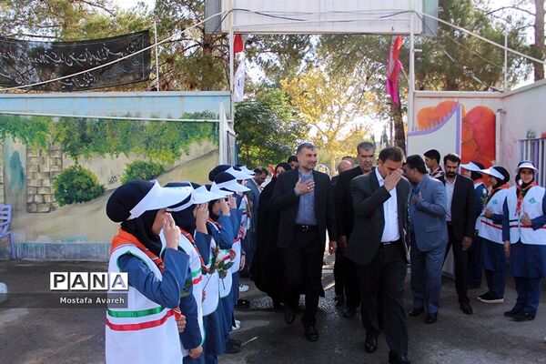 مراسم جشن عاطفه‌ها در مدرسه متوسطه شاهد دختران بیرجند