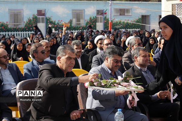مراسم جشن عاطفه‌ها در مدرسه متوسطه شاهد دختران بیرجند