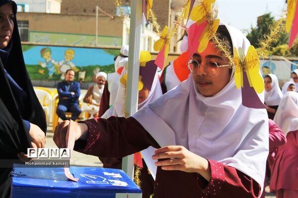 جشن عاطفه‌ها در دبستان حضرت زینب(س) محلات