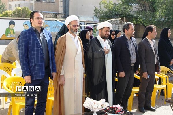 جشن عاطفه‌ها در دبستان حضرت زینب(س) محلات