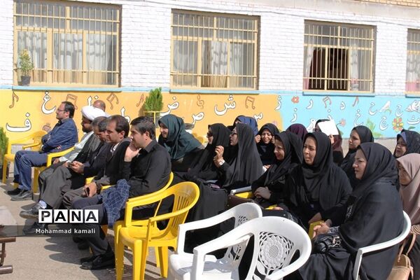 جشن عاطفه‌ها در دبستان حضرت زینب(س) محلات