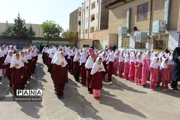 جشن عاطفه‌ها در دبستان حضرت زینب(س) محلات