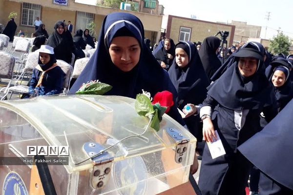 جشن عاطفه‌ها در آموزشگاه خیری فاطمه عرب  قرچک