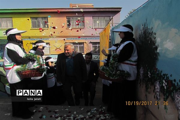 جشن عاطفه‌ها در دبیرستانه دخترانه قرآنی فطرت اراک