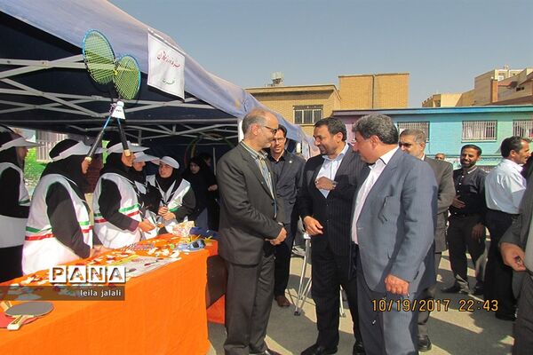 جشن عاطفه‌ها در دبیرستانه دخترانه قرآنی فطرت اراک