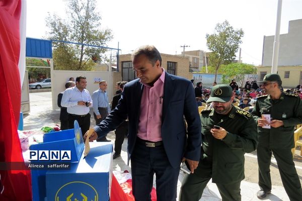 نواخته شدن زنگ  عاطفه‌ها در اردستان