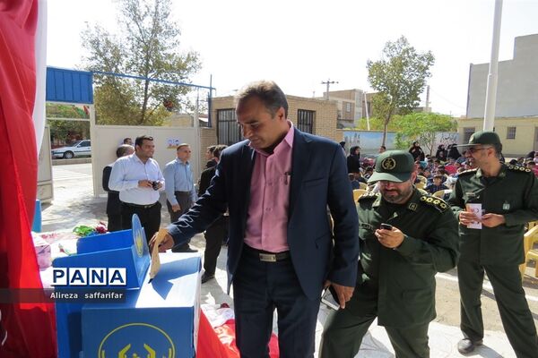 نواخته شدن زنگ  عاطفه‌ها در اردستان