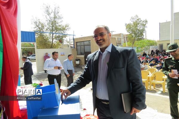 نواخته شدن زنگ  عاطفه‌ها در اردستان