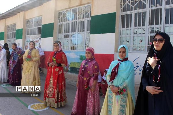 برگزاری جشن عاطفه ها در مدارس کهگیلویه  و بویراحمد