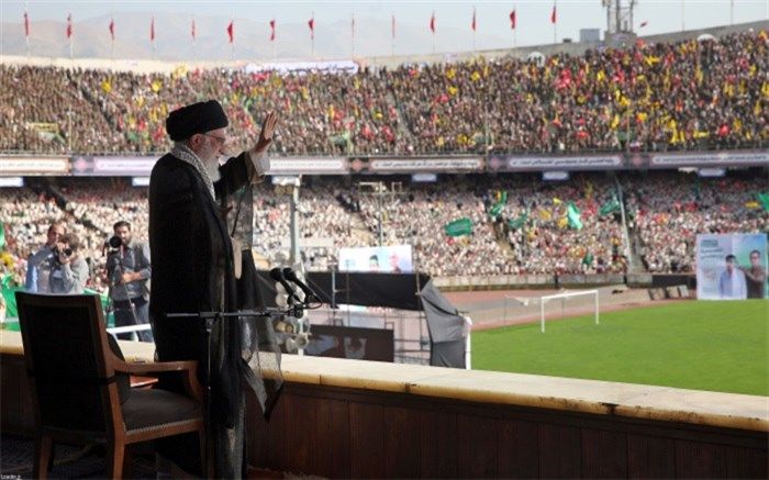 رهبر انقلاب: اگر دشمن در ما احساس قدرت و وحدت را ببیند، عقب‌نشینی می‌کند