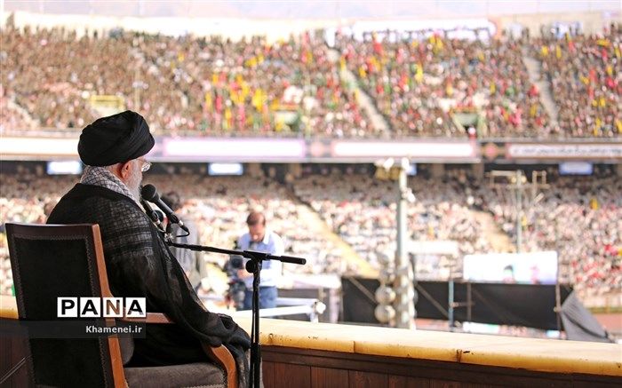 رهبر انقلاب: ملت ایران با شکست دادن تحریم سیلی دیگری به آمریکا خواهد زد