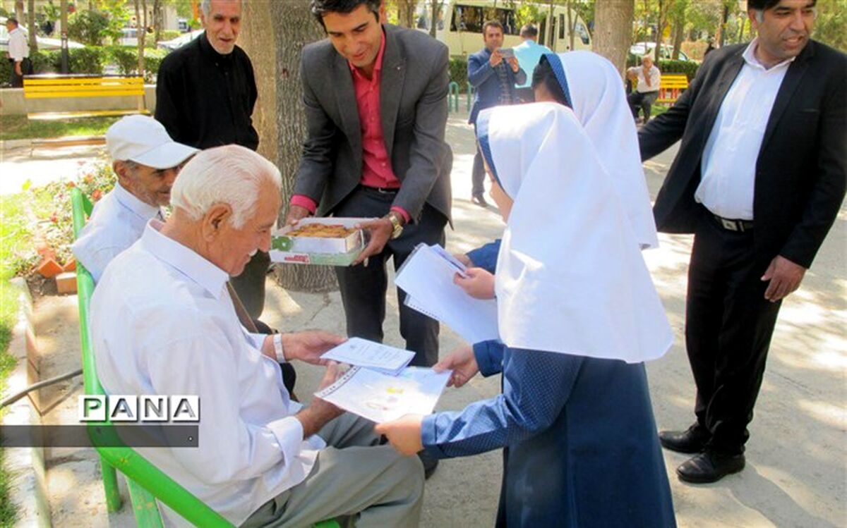 تکریم سالمندان توسط دانش آموزان سما شیروان