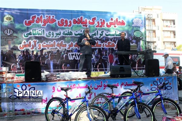 همایش پیاده روی خانوادگی گرامیداشت هفته نیروی انتظامی در اسلامشهر