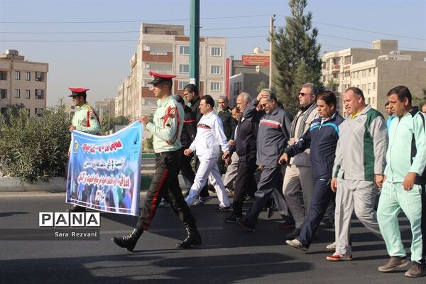همایش پیاده روی خانوادگی گرامیداشت هفته نیروی انتظامی در اسلامشهر