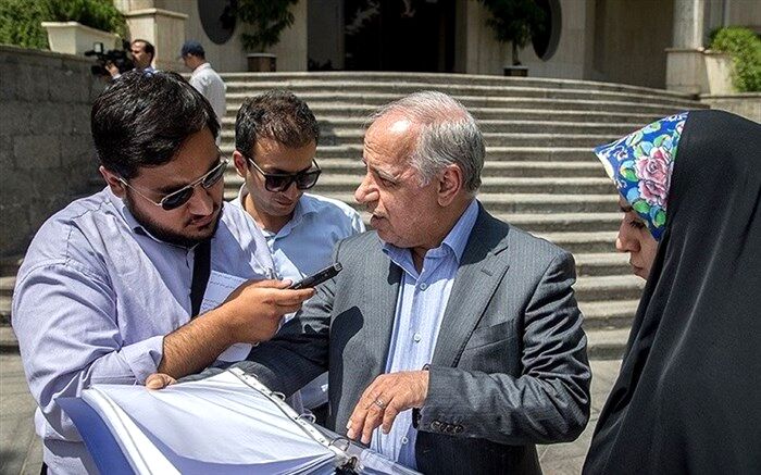 معاون رئیس‌جمهور: دلار به کمتر از ۷هزار تومان می‌رسد
