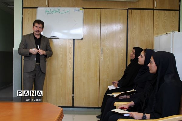 برگزاری کارگاه آموزشی فن سخن‌وری ویژه نمایندگان نهمین دوره مجلس دانش‌آموزی فارس در شیراز