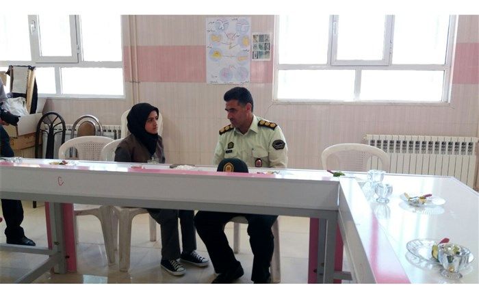 خانواده اولین اجتماعی است که شخصیت انسان شکل می‌گیرد