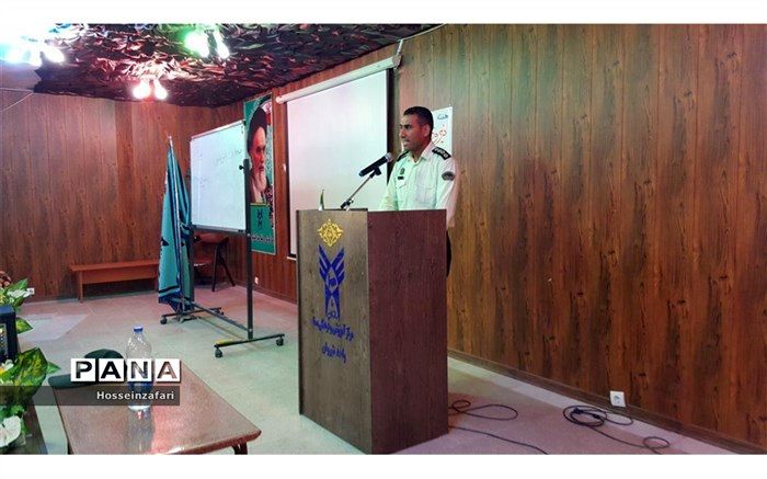 پلیس در کنار مردم است