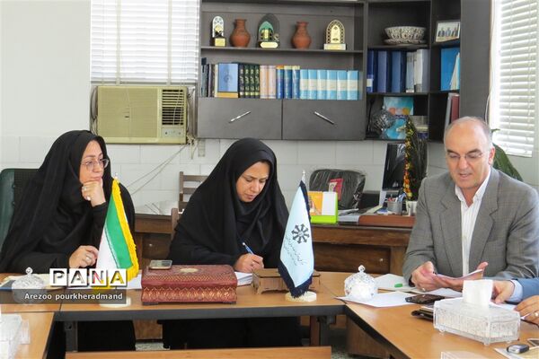 نشست مدیران مدارس استعدادهای درخشان استان یزد با رئیس و کارشناسان سمپاد
