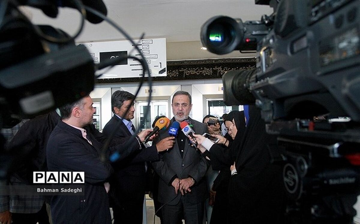 بطحایی: سازمان برنامه قول توزیع شیر مدارس برای شش ماهه دوم سال را داده است