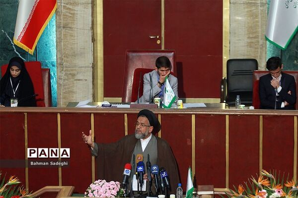 حضور وزیر اطلاعات در نهمین دوره مجلس دانش آموزی