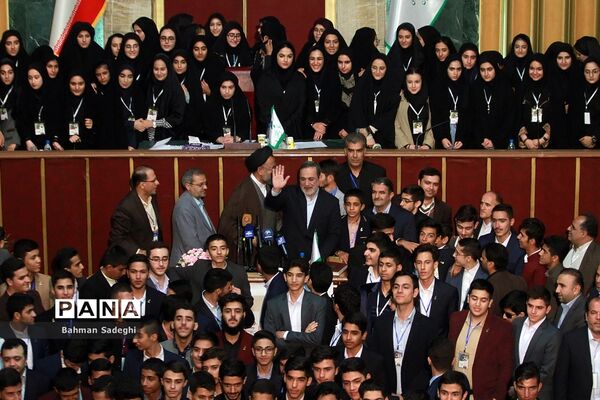 حضور وزیر اطلاعات در نهمین دوره مجلس دانش آموزی