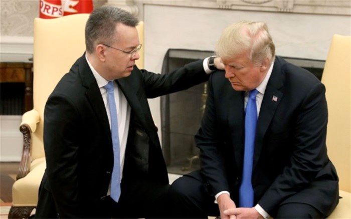 سوال عجیب ترامپ از کشیش آزاد شده آمریکایی