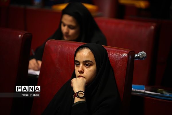 دومین روز از نخستین نشست نهمین دوره مجلس دانش‌آموزی-2