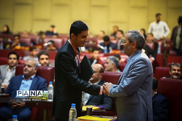 دومین روز از نخستین نشست نهمین دوره مجلس دانش‌آموزی-2