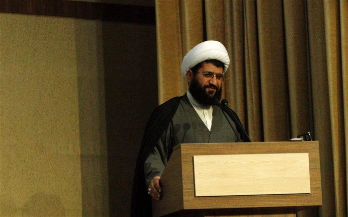 اگر میخواهید گمراه نشوید، از  قرآن و عترت فاصله نگیرید